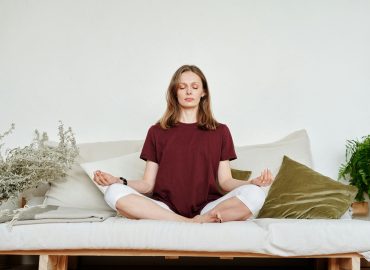 Meditazione divano